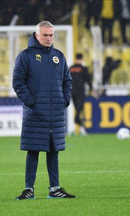 Coach Jose Mourinho of Fenerbahce during the Turkish Super League match between Fenerbahce and Basaksehir FK at Ulker Sukru Saracoglu Stadium on December 15, 2024 in Istanbul, Turkey. Istanbul Turkey Copyright: xSeskimphotox FBahce-Basaksehir-151224 (2)