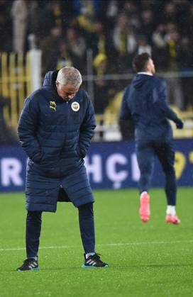 Coach Jose Mourinho of Fenerbahce during the Turkish Super League match between Fenerbahce and Basaksehir FK at Ulker Sukru Saracoglu Stadium on December 15, 2024 in Istanbul, Turkey. Istanbul Turkey Copyright: xSeskimphotox FBahce-Basaksehir-151224 (4)