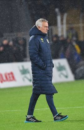 Coach Jose Mourinho of Fenerbahce during the Turkish Super League match between Fenerbahce and Basaksehir FK at Ulker Sukru Saracoglu Stadium on December 15, 2024 in Istanbul, Turkey. Istanbul Turkey Copyright: xSeskimphotox FBahce-Basaksehir-151224 (6)