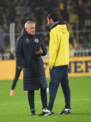 Coach Jose Mourinho of Fenerbahce during the Turkish Super League match between Fenerbahce and Basaksehir FK at Ulker Sukru Saracoglu Stadium on December 15, 2024 in Istanbul, Turkey. Istanbul Turkey Copyright: xSeskimphotox FBahce-Basaksehir-151224 (7)