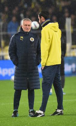 Coach Jose Mourinho of Fenerbahce during the Turkish Super League match between Fenerbahce and Basaksehir FK at Ulker Sukru Saracoglu Stadium on December 15, 2024 in Istanbul, Turkey. Istanbul Turkey Copyright: xSeskimphotox FBahce-Basaksehir-151224 (9)