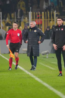 Coach Jose Mourinho of Fenerbahce during the Turkish Super League match between Fenerbahce and Basaksehir FK at Ulker Sukru Saracoglu Stadium on December 15, 2024 in Istanbul, Turkey. Istanbul Turkey Copyright: xSeskimphotox FBahce-Basaksehir-151224 (134)
