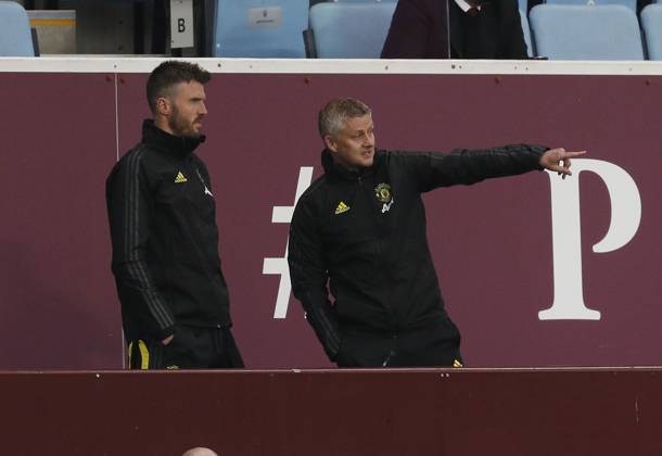 Aston Villa v Manchester United, ManU - Premier League - Villa Park July 9, 2020, Birmingham, United Kingdom: Ole Gunnar Solskjaer manager of Manchester United points out to assistant Michael Carrick during the Premier League match at Villa Park, Birmingham. Picture date: 9th July 2020. Picture credit should read: Darren Staples Sportimage Birmingham United Kingdom EDITORIAL USE ONLY Copyright: xx ZUMA-20200709_zaf_si1_107.jpg DarrenxStaplesx csmphototwo676972