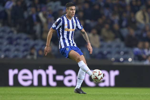 FC Porto v FC Midtjylland - UEFA Europa League 2024 25 League Phase MD6 Nehuen Perez of FC Porto controls the ball during the UEFA Europa League match between FC Porto and FC Midtjylland at Estadio Do Dragao in Porto, Portugal, on December 12, 2024. Porto, Portugal Portugal Copyright: xJosexManuelxAlvarezxReyx originalFilename:alvarezrey-notitle241212_np60n