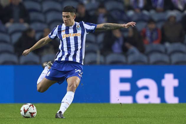 FC Porto v FC Midtjylland - UEFA Europa League 2024 25 League Phase MD6 Nehuen Perez of FC Porto plays during the UEFA Europa League match between FC Porto and FC Midtjylland at Estadio Do Dragao in Porto, Portugal, on December 12, 2024. Porto, Portugal Portugal Copyright: xJosexManuelxAlvarezxReyx originalFilename:alvarezrey-notitle241212_npBdP