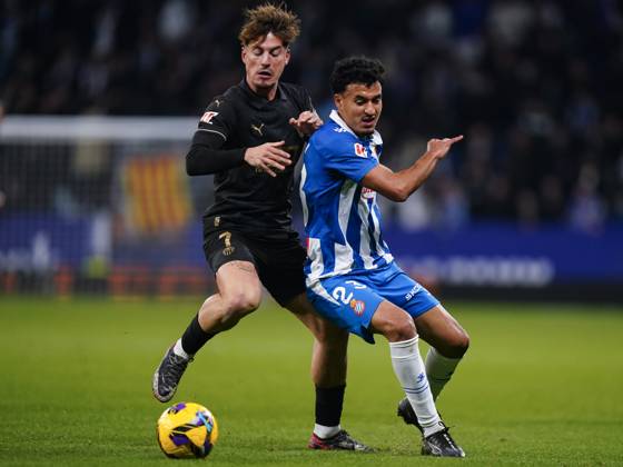 ESP: RCD Espanyol v Valencia CF. La Liga EA Sports. Date 13 Sergi Canos of Valencia CF and Omar El Hilali of RCD Espanyol during the La Liga EA Sports match between RCD Espanyol and Valencia CF played at RCDE Stadium on December 18, 2024 in Barcelona, Spain. kpng Copyright: xSergioxRuizx xImagox PS_241218_ESP_VAL_071