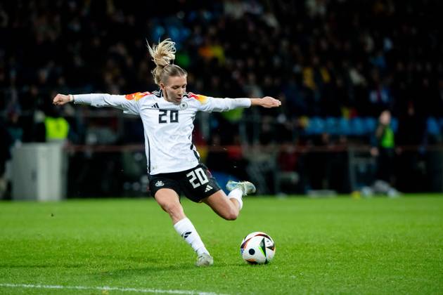 Elisa Senß Germany, 20 on the ball, GER, Germany vs Italy, Womens national football team, Uefa Womens Euro 2025 test match, 2024 2025 season, 02 12 2024 GER, Germany vs Italy, Womens national football team, Uefa Womens Euro 2025 test match, 2024 2025 season, 02 12 2024 Bochum Copyright: xEibner-Pressefoto Memmlerx EP_MMR