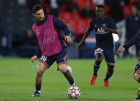 Paris Saint Germain v Manchester City - UEFA Champions League - Group A - Le Parc des Princes September 28, 2021, Paris, United Kingdom: Paris, France, 28th September 2021. Lionel Messi of Paris St Germain warms up ahead of the UEFA Champions League match at Le Parc des Princes, Paris. Picture credit should read: David Klein Sportimage Paris United Kingdom EDITORIAL USE ONLY Copyright: xx ZUMA-20210928_zaf_si1_012.jpg DavidxKleinx csmphototwo797590