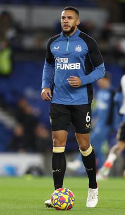 Brighton and Hove Albion v Newcastle United - Premier League - AMEX Stadium November 6, 2021, Brighton and Hove, United Kingdom: Brighton and Hove, England, 6th November 2021. Jamaal Lascelles of Newcastle United warms up ahead of the Premier League match at the AMEX Stadium, Brighton and Hove. Picture credit should read: Paul Terry Sportimage Brighton and Hove United Kingdom EDITORIAL USE ONLY Copyright: xx ZUMA-20211106_zaf_si1_217.jpg PaulxTerryx csmphototwo817499