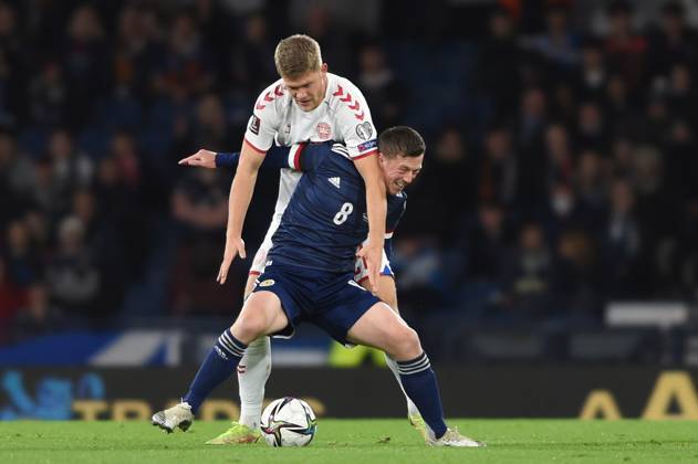 Scotland v Denmark - FIFA World Cup, WM, Weltmeisterschaft, Fussball qualifying - European - Hampden Park November 15, 2021, Glasgow, United Kingdom: Glasgow, Scotland, 15th November 2021. Andreas Cornelius of Denmark and Callum McGregor of Scotland during the FIFA World Cup qualifiers match at Hampden Park, Glasgow. Picture credit should read: Neil Hanna Sportimage Glasgow United Kingdom EDITORIAL USE ONLY Copyright: xx ZUMA-20211115_zaf_si1_023.jpg NeilxHannax csmphototwo822873