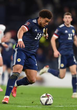 Scotland v Denmark - FIFA World Cup, WM, Weltmeisterschaft, Fussball qualifying - European - Hampden Park November 15, 2021, Glasgow, United Kingdom: Glasgow, Scotland, 15th November 2021. Che Adams of Scotland during the FIFA World Cup qualifiers match at Hampden Park, Glasgow. Picture credit should read: Neil Hanna Sportimage Glasgow United Kingdom EDITORIAL USE ONLY Copyright: xx ZUMA-20211115_zaf_si1_251.jpg NeilxHannax csmphototwo823293