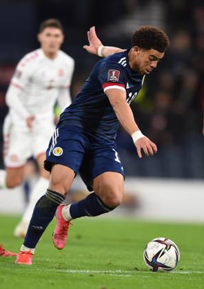 Scotland v Denmark - FIFA World Cup, WM, Weltmeisterschaft, Fussball qualifying - European - Hampden Park November 15, 2021, Glasgow, United Kingdom: Glasgow, Scotland, 15th November 2021. Che Adams of Scotland during the FIFA World Cup qualifiers match at Hampden Park, Glasgow. Picture credit should read: Neil Hanna Sportimage Glasgow United Kingdom EDITORIAL USE ONLY Copyright: xx ZUMA-20211115_zaf_si1_252.jpg NeilxHannax csmphototwo823295