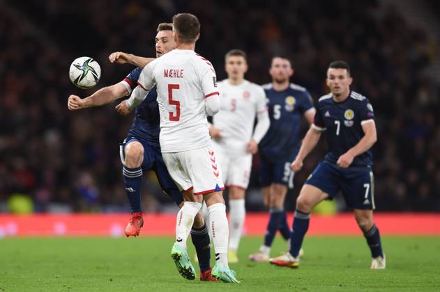 Scotland v Denmark - FIFA World Cup, WM, Weltmeisterschaft, Fussball qualifying - European - Hampden Park November 15, 2021, Glasgow, United Kingdom: Glasgow, Scotland, 15th November 2021. Stephen O Donnell of Scotland and Joakim Maehle of Denmark during the FIFA World Cup qualifiers match at Hampden Park, Glasgow. Picture credit should read: Neil Hanna Sportimage Glasgow United Kingdom EDITORIAL USE ONLY Copyright: xx ZUMA-20211115_zaf_si1_256.jpg NeilxHannax csmphototwo823298