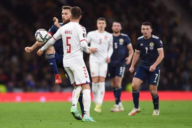 Scotland v Denmark - FIFA World Cup, WM, Weltmeisterschaft, Fussball qualifying - European - Hampden Park November 15, 2021, Glasgow, United Kingdom: Glasgow, Scotland, 15th November 2021. Stephen O Donnell of Scotland and Joakim Maehle of Denmark during the FIFA World Cup qualifiers match at Hampden Park, Glasgow. Picture credit should read: Neil Hanna Sportimage Glasgow United Kingdom EDITORIAL USE ONLY Copyright: xx ZUMA-20211115_zaf_si1_255.jpg NeilxHannax csmphototwo823300