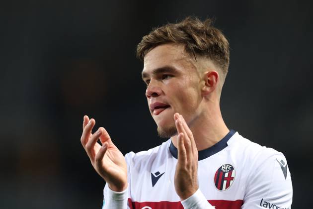 Turin, Italy, 21st December 2024. Thijs Dallinga of Bologna FC applauds the fans following the final whistle of the Serie A match at Stadio Grande Torino, Turin. Picture credit should read: Jonathan Moscrop Sportimage EDITORIAL USE ONLY. No use with unauthorised audio, video, data, fixture lists, club league logos or live services. Online in-match use limited to 120 images, no video emulation. No use in betting, games or single club league player publications. SPI-3533-0071