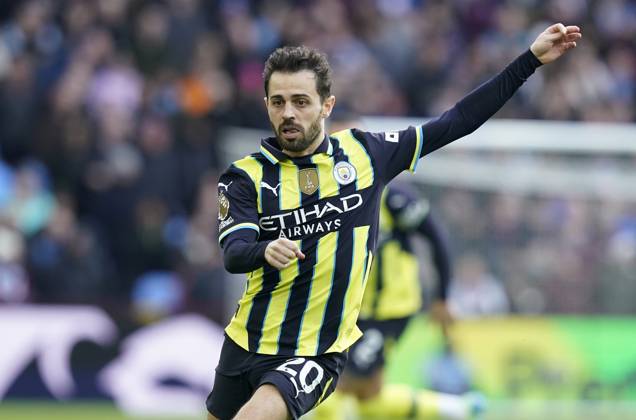 Birmingham, England, 21st December 2024. Bernardo Silva of Manchester City during the Premier League match at Villa Park, Birmingham. Picture credit should read: Andrew Yates Sportimage EDITORIAL USE ONLY. No use with unauthorised audio, video, data, fixture lists, club league logos or live services. Online in-match use limited to 120 images, no video emulation. No use in betting, games or single club league player publications. SPI-3544-0096