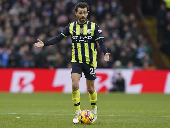 Birmingham, England, 21st December 2024. Bernardo Silva of Manchester City during the Premier League match at Villa Park, Birmingham. Picture credit should read: Andrew Yates Sportimage EDITORIAL USE ONLY. No use with unauthorised audio, video, data, fixture lists, club league logos or live services. Online in-match use limited to 120 images, no video emulation. No use in betting, games or single club league player publications. SPI-3544-0123