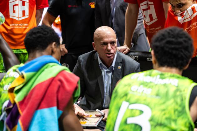 easyCredit Basketball Bundesliga, BBL, Season 2024 2025, Men 21 12 2024, Niners Chemnitz Telekom Baskets Bonn, Rodrigo Pastore Head Coach , Niners Chemnitz Copyright Alexander Trienitz