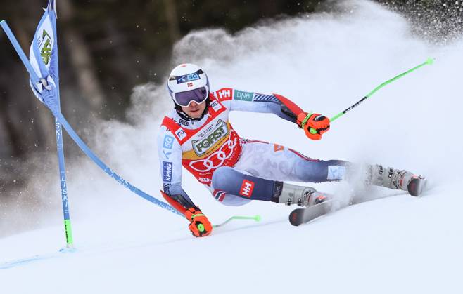 Bilder des Jahres 2024, Sport 12 Dezember Sport Themen der Woche KW51 ALPINE SKIING - FIS WC Alta Badia ALTA BADIA,ITALY,22.DEC.24 - ALPINE SKIING - FIS World Cup, giant slalom, men. Image shows Henrik Kristoffersen (NOR). GEPAxpictures xMathiasxMandl