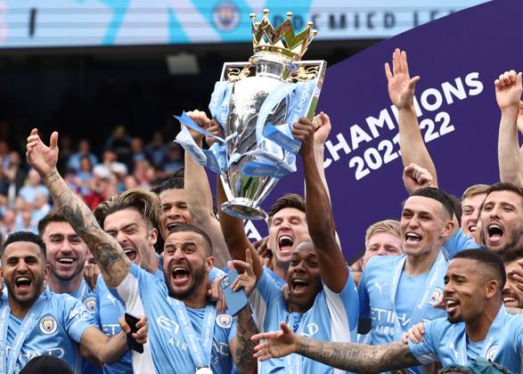 Manchester City v Aston Villa - Premier League - Etihad Stadium May 22, 2022, Manchester, United Kingdom: Manchester, England, 22nd May 2022. Fernandinho of Manchester City lifts the Premier league trophy after the Premier League match at the Etihad Stadium, Manchester. Manchester United Kingdom EDITORIAL USE ONLY Copyright: xx ZUMA-20220522_zaf_si1_429.jpg DarrenxStaplesx csmphototwo917428