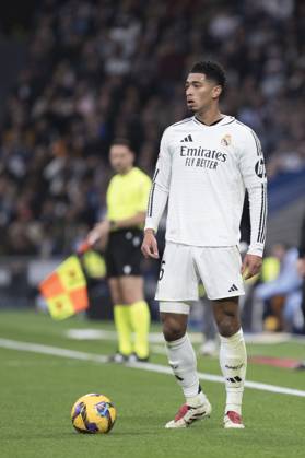 LA LIGA EA Sports - Real Madrid vs Sevilla MADRID, SPAIN - December 22:Jude Bellingham of Real Madrid during the La Liga 2024 25 match between Real Madrid and Sevilla at Santiago Bernabeu Stadium. (Photo by Guillermo Martinez) Madrid Santiago BernabÃ u Stadium Spain Copyright: xGuillermoxMartinezx
