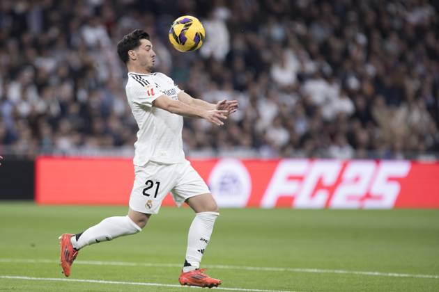 LA LIGA EA Sports - Real Madrid vs Sevilla MADRID, SPAIN - December 22: Brahim Diaz of Real Madrid controls the ball during the La Liga 2024 25 match between Real Madrid and Sevilla at Santiago Bernabeu Stadium. (Photo by Guillermo Martinez) Madrid Santiago BernabÃ u Stadium Spain Copyright: xGuillermoxMartinezx