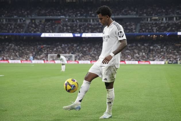 LA LIGA EA Sports - Real Madrid vs Sevilla MADRID, SPAIN - December 22:Rodrygo Goes of Real Madrid controls the ball during the La Liga 2024 25 match between Real Madrid and Sevilla at Santiago Bernabeu Stadium. (Photo by Guillermo Martinez) Madrid Santiago BernabÃ u Stadium Spain Copyright: xGuillermoxMartinezx
