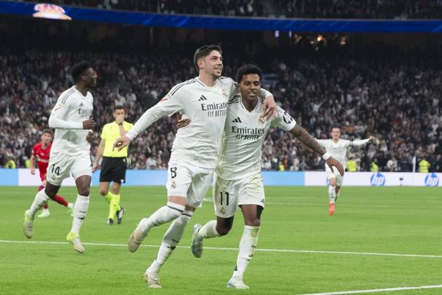 LA LIGA EA Sports - Real Madrid vs Sevilla MADRID, SPAIN - December 22: Federico Valverde of Real Madrid and Rodrygo Goes of Real Madrid celebrates a goal during the La Liga 2024 25 match between Real Madrid and Sevilla at Santiago Bernabeu Stadium. (Photo by Guillermo Martinez) Madrid Santiago BernabÃ u Stadium Spain Copyright: xGuillermoxMartinezx