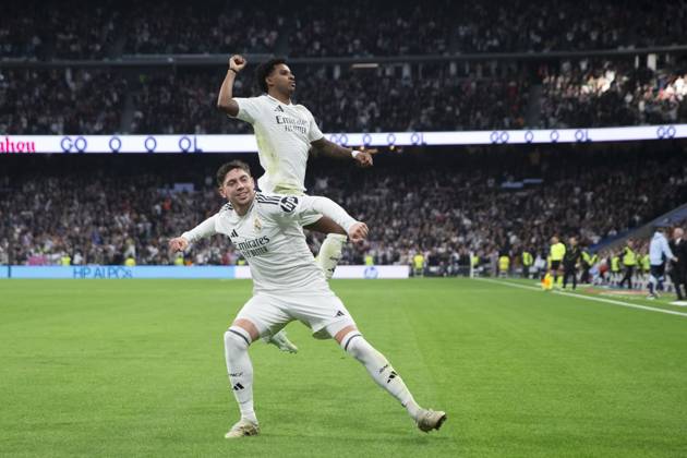 LA LIGA EA Sports - Real Madrid vs Sevilla MADRID, SPAIN - December 22: Federico Valverde of Real Madrid and Rodrygo Goes of Real Madrid celebrates a goal during the La Liga 2024 25 match between Real Madrid and Sevilla at Santiago Bernabeu Stadium. (Photo by Guillermo Martinez) Madrid Santiago BernabÃ u Stadium Spain Copyright: xGuillermoxMartinezx