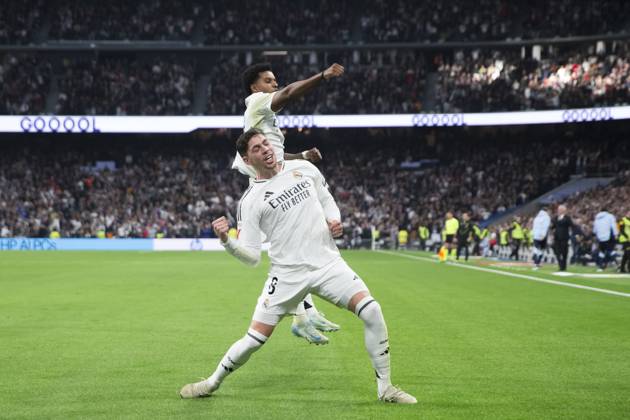 LA LIGA EA Sports - Real Madrid vs Sevilla MADRID, SPAIN - December 22: Federico Valverde of Real Madrid and Rodrygo Goes of Real Madrid celebrates a goal during the La Liga 2024 25 match between Real Madrid and Sevilla at Santiago Bernabeu Stadium. (Photo by Guillermo Martinez) Madrid Santiago BernabÃ u Stadium Spain Copyright: xGuillermoxMartinezx