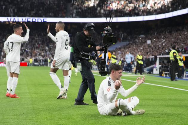 LA LIGA EA Sports - Real Madrid vs Sevilla MADRID, SPAIN - December 22: Federico Valverde of Real Madrid celebrates a goal during the La Liga 2024 25 match between Real Madrid and Sevilla at Santiago Bernabeu Stadium. (Photo by Guillermo Martinez) Madrid Santiago BernabÃ u Stadium Spain Copyright: xGuillermoxMartinezx