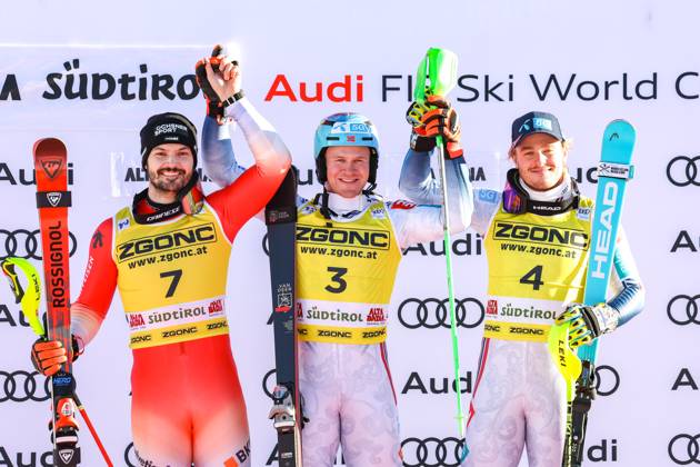 Bilder des Jahres 2024, Sport 12 Dezember Sport Themen der Woche KW52 Sport Bilder des Tages ALPINE SKIING - FIS WC Alta Badia ALTA BADIA,ITALY,23.DEC.24 - ALPINE SKIING - FIS World Cup, slalom, men. Image shows Loic Meillard (SUI), Timon Haugan (NOR) and Atle Lie McGrath (NOR). GEPAxpictures xPatrickxSteiner