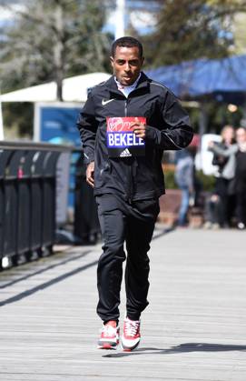 Track and Field: London Marathon-Elite Men Photocall Kenenisa Bekele (ETH) poses at the Tower Bridge prior to the 2016 London Marathon in London on Wednesday, April 20, 2016. Photo by Jiro Mochizuki London England United Kingdom EDITORIAL USE ONLY Copyright: xImagexofxSportx JiroxMochizukix iosphotos137024