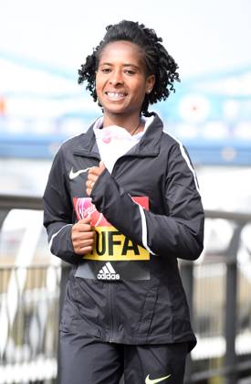 Track and Field: London Marathon-Elite Women Photocall Tigist Tufa (ETH) poses at the Tower Bridge prior to the 2016 London Marathon in London on Thursday, April 21, 2016. Photo by Jiro Mochizuki London England United Kingdom EDITORIAL USE ONLY Copyright: xImagexofxSportx JiroxMochizukix iosphotos137028