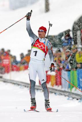 Michael Greis of Germany reacts after winning the gold medal in the men s 15 KM mass start biathlon competition at Cesana San Sicario, Italy Saturday February 25, 2006. (Ron Jenkins Fort Worth Star-Telegram KRT) CESANA SAN SICARIO ITA EDITORIAL USE ONLY Copyright: xx RonxJenkinsx krtphotos314037