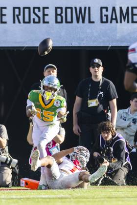 January 1, 2025, Los Angeles, California, United States: Ohio State cornerback DAVISON IGBINOSUN 1 defects a pass intended for Oregon wide receiver TEZ JOHNSON 15 during the 2025 Rose Bowl game Wednesday. Los Angeles USA - ZUMAc68_ 20250101_zaf_c68_008 Copyright: xRingoxChiux