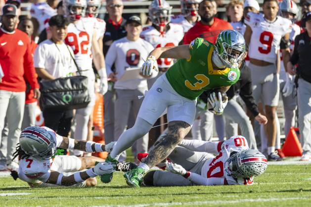 January 1, 2025, Los Angeles, California, United States: Oregon tight end Terrance Ferguson 3 is tackled by Ohio State cornerbacks Jordan Hancock 7 and Denzel Burke 10 during the 2025 Rose Bowl game Wednesday, Jan. 1, 2024, in Pasadena, Calif. Los Angeles USA - ZUMAc68_ 20250101_zaf_c68_007 Copyright: xRingoxChiux