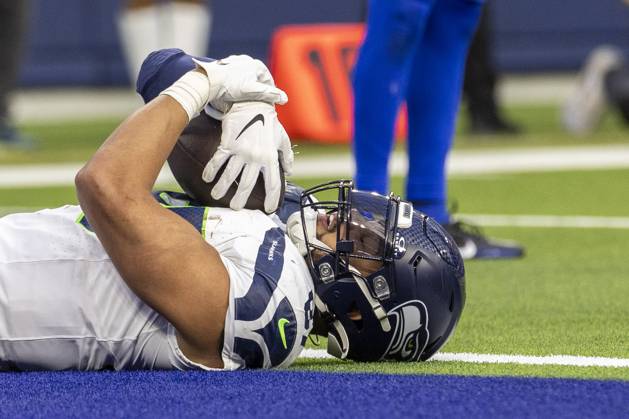 January 5, 2025, Los Angeles, California, United States: Seattle Seahawks tight end Noah Fant 87 celebrates after scoring a touchdown against the Los Angeles Rams during an NFL, American Football Herren, USA football game at SoFi Stadium Final Score : Seattle Seahawks 30:25 Los Angeles Rams Los Angeles United States - ZUMAs197 20250105_aaa_s197_238 Copyright: xRingoxChiux