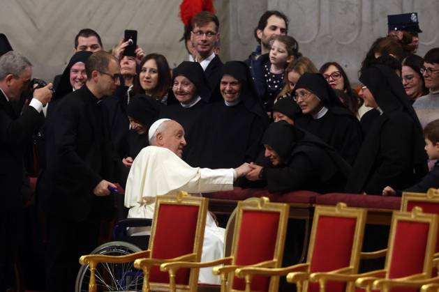 Pope Francis Bergoglio attends the celebration of the Epiphany of the Lord Holy Mass Rome, Italy 06.01.2025 : Pope Francis Bergoglio. arrives at the basilica and greets some nuns before the celebration of the Epiphany of the Lord Holy Mass on Altar of the Confession, St. Peter’s Basilica Rome italy Italy Copyright: xIPAxSport ABACAx