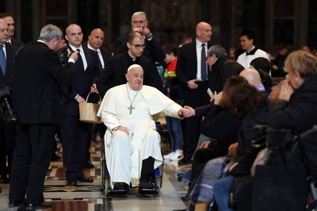 Pope Francis Bergoglio attends the celebration of the Epiphany of the Lord Holy Mass Rome, Italy 06.01.2025 : Pope Francis Bergoglio he goes away in a wheelchair and greets children, disabled faithful after the Epiphany of the Lord Holy Mass on Altar of the Confession, St. Peter’s Basilica Rome italy Italy Copyright: xIPAxSport ABACAx