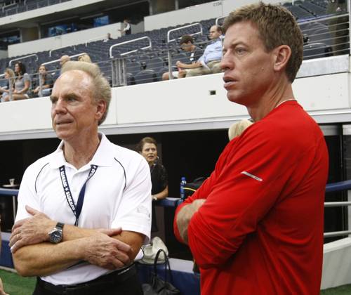 SPORTS-FBN-ENGEL-COLUMN-FT In this file photo Former Dallas Cowboys quarterbacks Roger Staubach left, and Troy Aikman stands on the sidelines during Cowboys practice at Cowboys Stadium in Arlington, Texas, Friday, August 19, 2011. (Ron Jenkins Fort Worth Star-Telegram TNS) ARLINGTON TX USA EDITORIAL USE ONLY Copyright: xx 42072535W RonxJenkinsx krtphotoslive913479