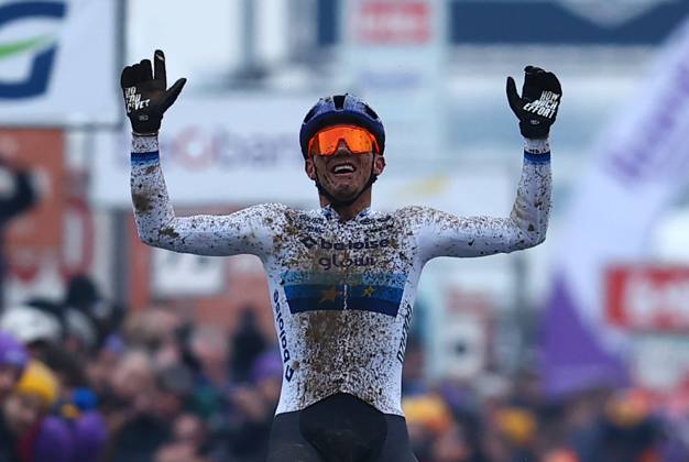 Belgian Thibau Nys celebrates as he crosses the finish line to win the elite men race of the Belgian Cyclocross Championships (11-12 01) on Sunday 12 January 2025 in Heusden-Zolder. DAVIDxPINTENS  x110253343x