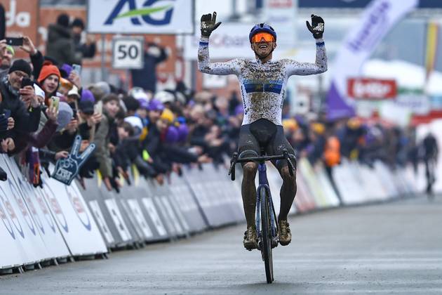 Belgian Thibau Nys celebrates as he crosses the finish line to win the elite men race of the Belgian Cyclocross Championships (11-12 01) on Sunday 12 January 2025 in Heusden-Zolder. DAVIDxPINTENS  x110257140x