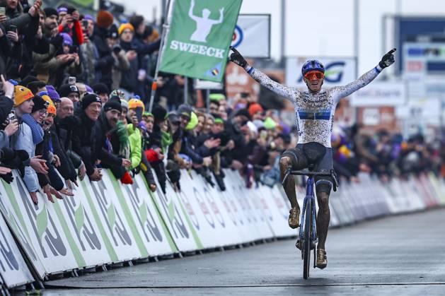 Belgian Thibau Nys celebrates as he crosses the finish line to win the elite men race of the Belgian Cyclocross Championships (11-12 01) on Sunday 12 January 2025 in Heusden-Zolder. DAVIDxPINTENS  x110257198x