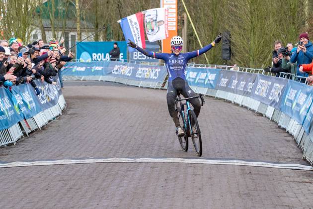NK Cyclocross Oisterwijk vrouwen Oisterwijk (NED), CYCLOCROSS, JANUARY 12 Puck Pieterse pakt de Nederlandse titel voor Ceylin Alvarado en Denise Betsema Gefotografeerd tijdens het Nederlands Kampioenschap veldrijden in Oisterwijk Content not available for redistribution in The Netherlands directly or indirectly through any third parties. Copyright: xSportfotoxPhotoagencyx
