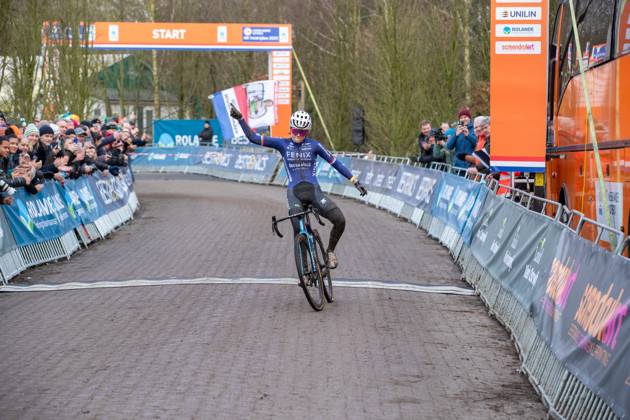NK Cyclocross Oisterwijk vrouwen Oisterwijk (NED), CYCLOCROSS, JANUARY 12 Puck Pieterse pakt de Nederlandse titel voor Ceylin Alvarado en Denise Betsema Gefotografeerd tijdens het Nederlands Kampioenschap veldrijden in Oisterwijk Content not available for redistribution in The Netherlands directly or indirectly through any third parties. Copyright: xSportfotoxPhotoagencyx