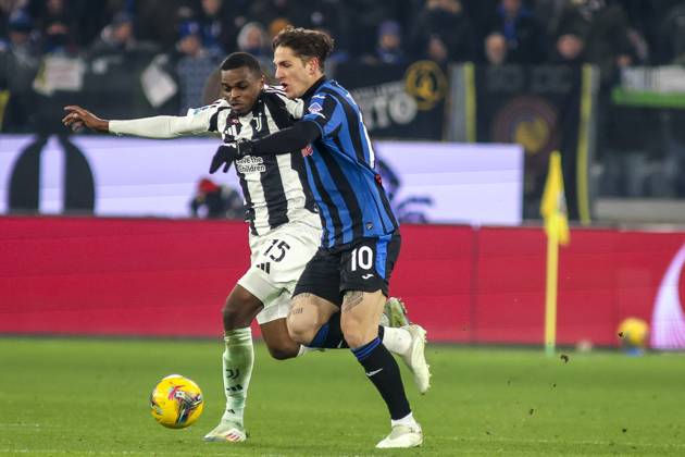 Nicolo Zaniolo of Atalanta BC battle for the ball with Pierre Kalulu of Juventus FC during Atalanta BC vs Juventus FC, 19° Serie A Enilive 2024-25 game at Gewiss stadium in Bergamo (BG), Italy, on January 14, 2025. Copyright: xDavidexCasentini IPAxSportx xipa-agency.netx xx IPA_53002052 IPA_Agency_IPA53002052