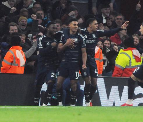 Football - 2024 2025 Premier League - Arsenal vs Aston Villa - Emirates Stadium - Saturday 18th January 2025 Ollie Watkins of Aston villa celebrates the equalising goal COLORSPORT Andrew Cowie