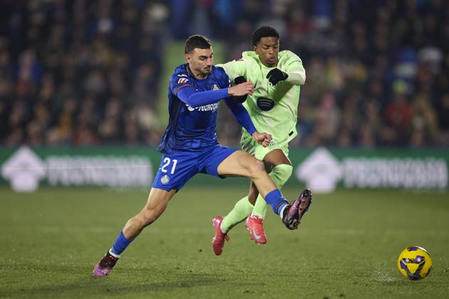Getafe CF v FC Barcelona, Barca - LaLiga EA Sports Juan Iglesias of Getafe CF competes for the ball with Alejandro Balde of FC Barcelona during the LaLiga EA Sports match between Getafe CF and FC Barcelona at Coliseum Alfonso Perez on January 18, 2025, in Getafe, Spain. Getafe Coliseum Alfonso Perez Madrid Spain RL_GETvFCB_000090 Copyright: xRicardoxLarreinax