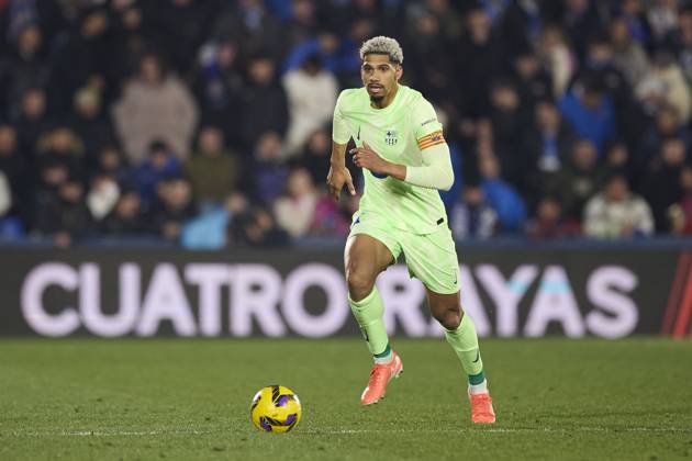 Getafe CF v FC Barcelona, Barca - LaLiga EA Sports Ronald Araujo of FC Barcelona in action during the LaLiga EA Sports match between Getafe CF and FC Barcelona at Coliseum Alfonso Perez on January 18, 2025, in Getafe, Spain. Getafe Coliseum Alfonso Perez Madrid Spain RL_GETvFCB_000115 Copyright: xRicardoxLarreinax